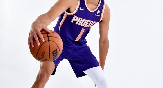 清晨菲尼克斯太阳调整名单以备NBA总决赛，主帅复盘环节打磨，话题不断，资深球员宣示担当的简单介绍