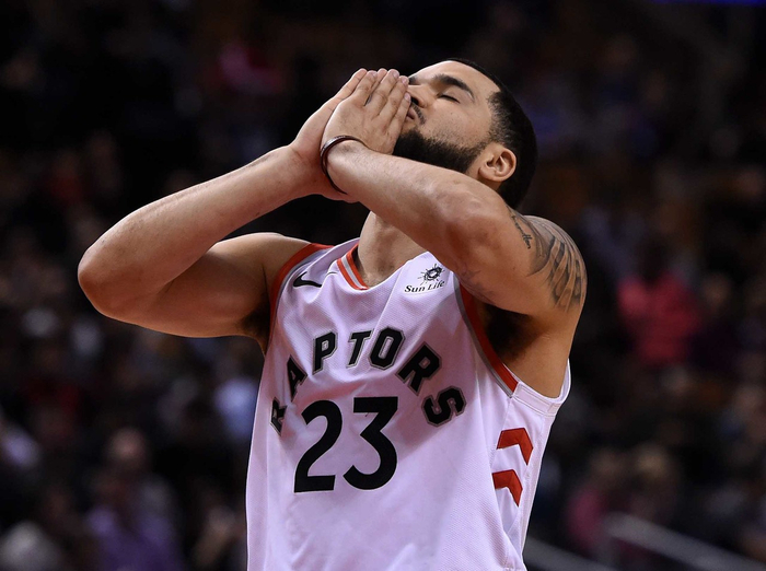 赛地聚焦——德甲赛后热度飙升，多伦多猛龙调整名单，球迷炸锅，身体对抗强度拉满的简单介绍